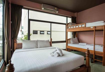 Feung Nakorn Balcony Rooms and Cafe - image 7