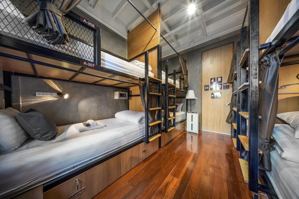OYO 685 Am Bed Hostel - image 2