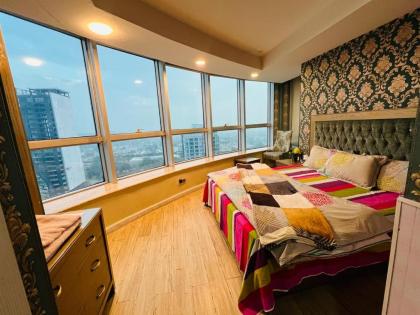 Luxury 2 Bedroom Apartment with Panoramic City View