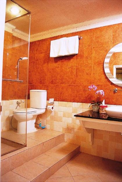 Sam's Lodge - image 12