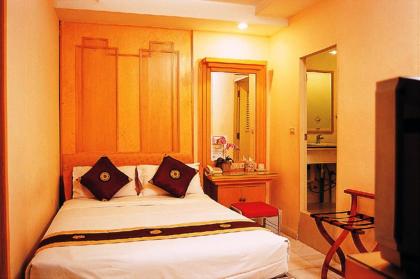 Sam's Lodge - image 9