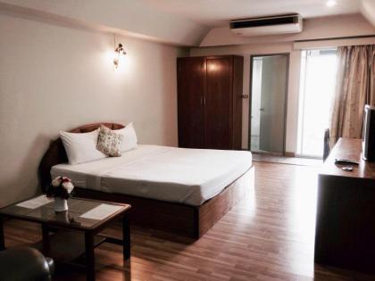 Galleria@subway MRT Huaikhwang - image 17