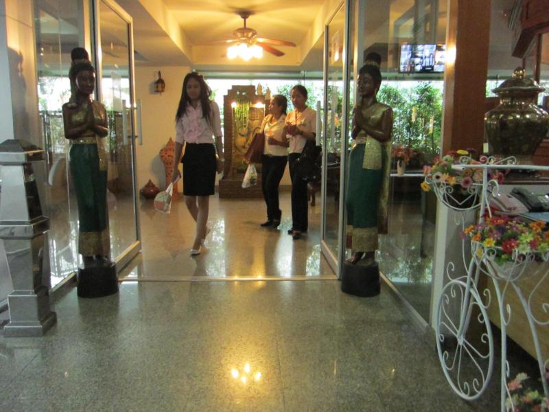 Galleria@subway MRT Huaikhwang - image 6