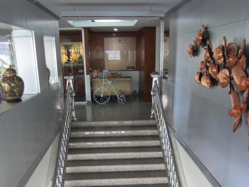 Galleria@subway MRT Huaikhwang - image 7