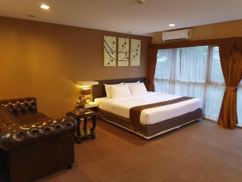 The Green Bells - image 3