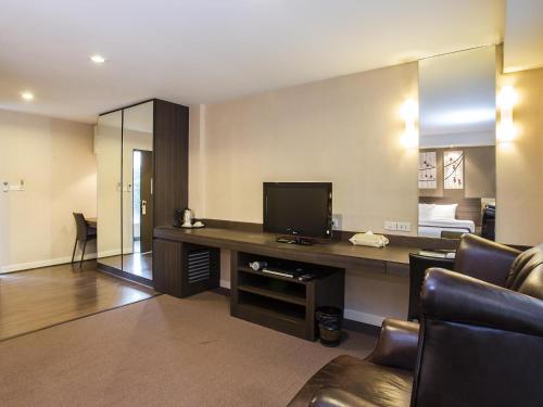 The Green Bells - image 7