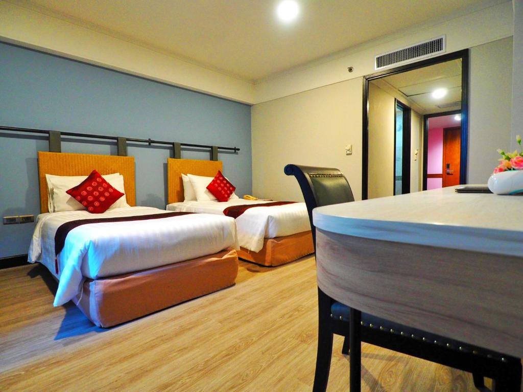 Karnmanee Palace Hotel - image 4