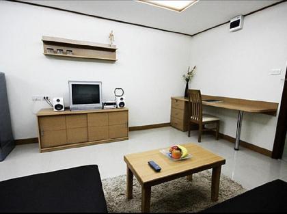 The Chateau Luxury Serviced Apartment - image 18