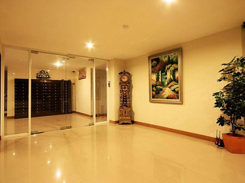 The Chateau Luxury Serviced Apartment - image 4