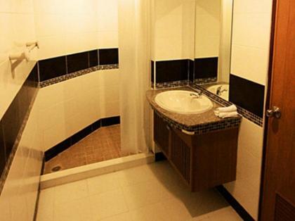 The Chateau Luxury Serviced Apartment - image 8