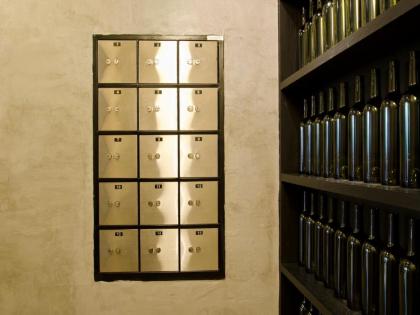 DI Place Hotel - image 11