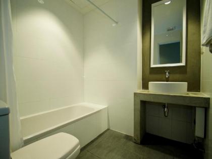 DI Place Hotel - image 17