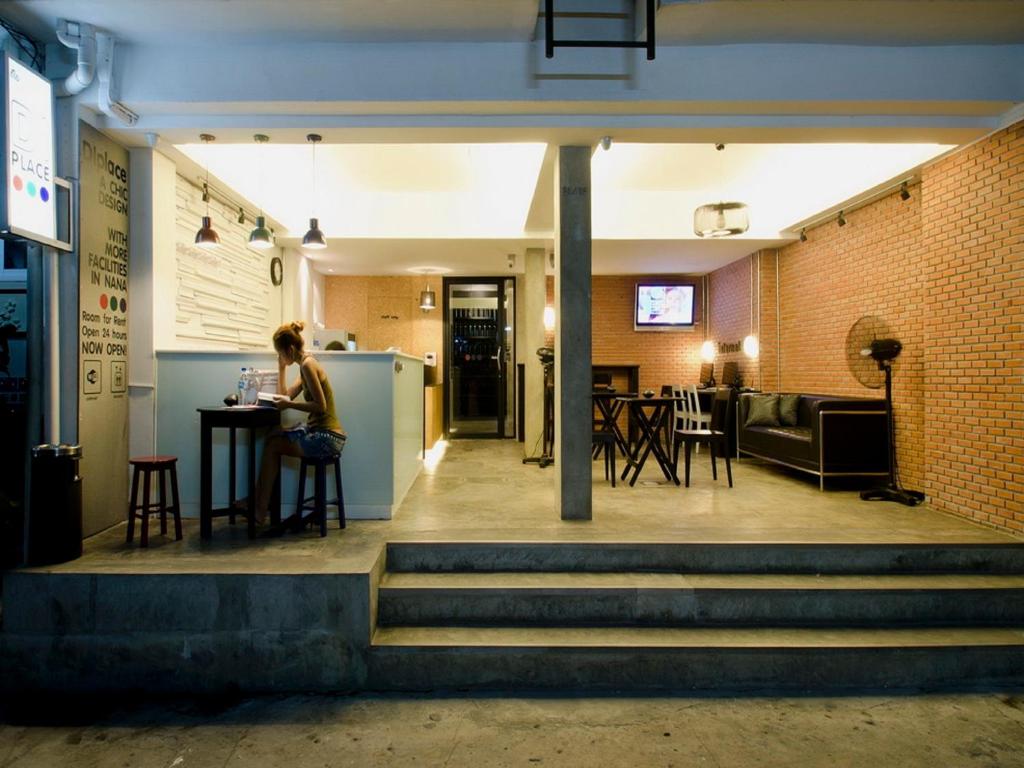DI Place Hotel - image 2