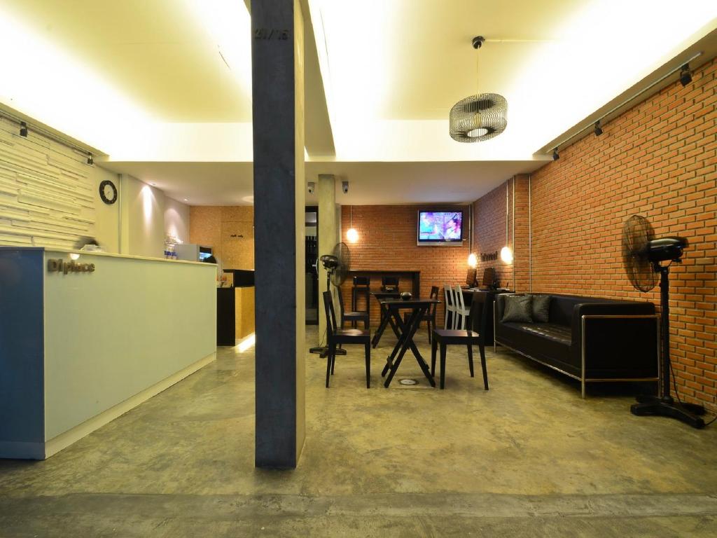DI Place Hotel - image 3