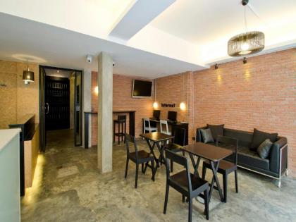 DI Place Hotel - image 4
