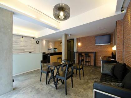 DI Place Hotel - image 6