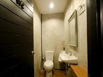 DI Place Hotel - image 9