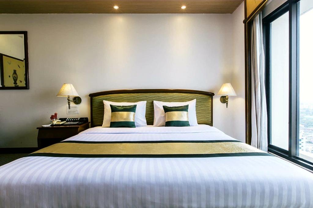 The Royal City Hotel - image 4