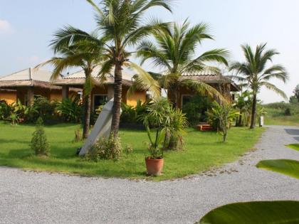 The Park Drive-Thru Check-In Resort (Pet-friendly) - image 1
