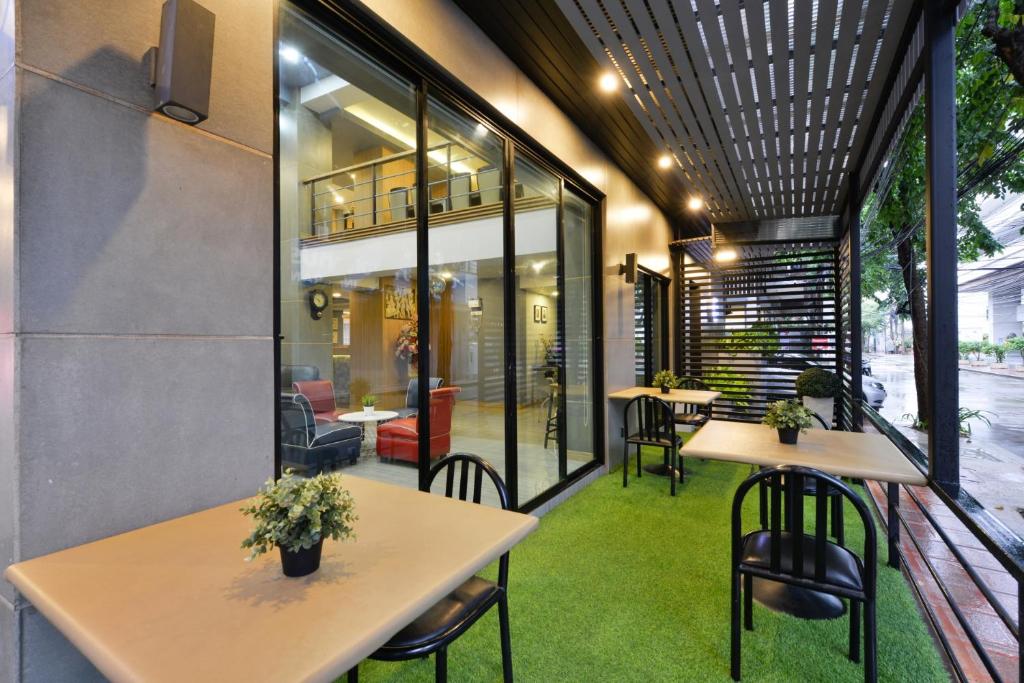 G Boutique Surawong Bangkok - image 5