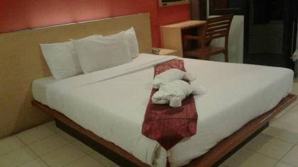 Bangkok Travel Suites Hotel - image 13