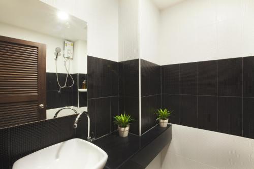 Boone Place - image 5
