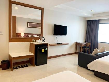 True Siam Rangnam Hotel - image 5