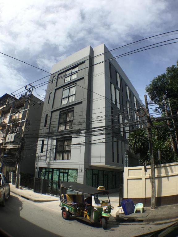 28 Place - main image