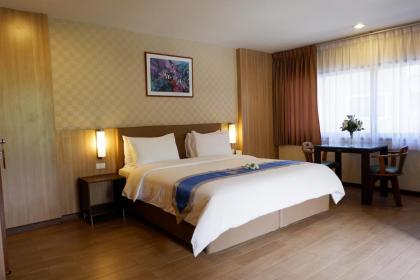 Dynasty Inn - image 29