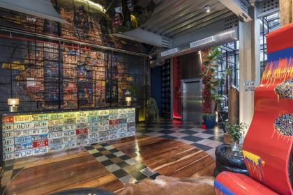 Mestyle Garage Hotel - image 21