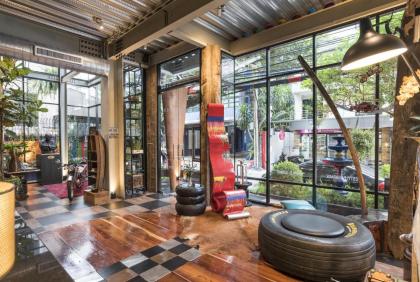 Mestyle Garage Hotel - image 22