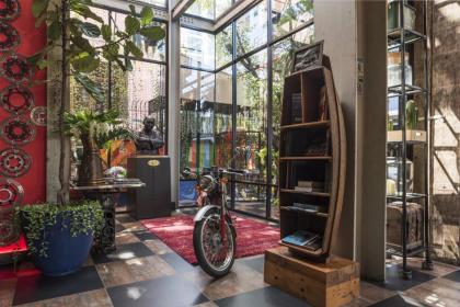 Mestyle Garage Hotel - image 23