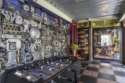 Mestyle Garage Hotel - image 25