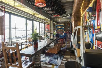 Mestyle Garage Hotel - image 26
