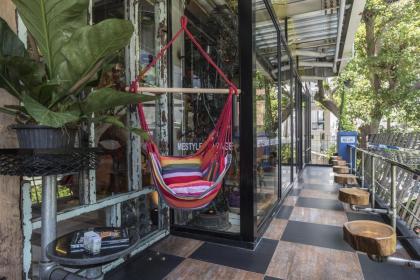 Mestyle Garage Hotel - image 28