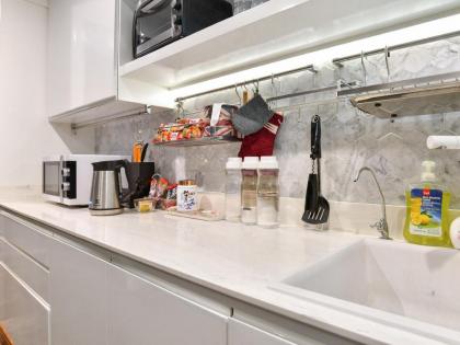 Centrally located 3 BDR Duplex w train access - image 28