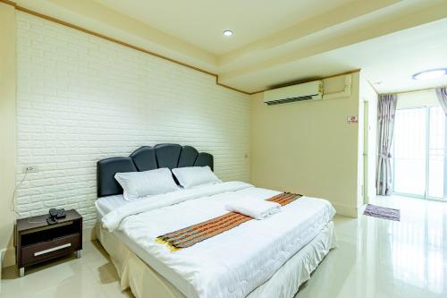 Ice Residence Hotel - image 3