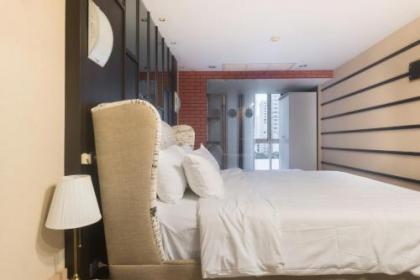 Custom Design Loft With City Views And Rooftop Pool - image 10