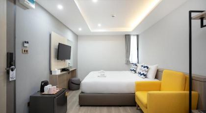 The Riski Hotel @ Bangphlat Station (SHA Certified) - image 23