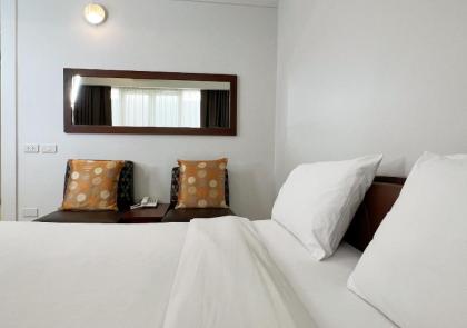 Niagara Hotel - image 29