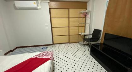 OYO 75396 Look Shine Apartment - image 29