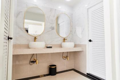 Rose Apple Hotel - image 25