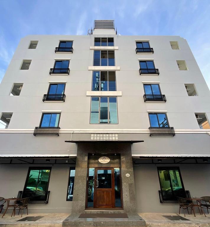 Suksomboon Residence - main image