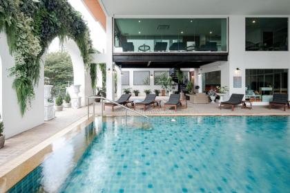 Schloss at Thonglor - image 23