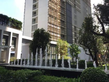 cozy 1brCity Center500mbtsE5Skytop poolGymYoutube - image 21