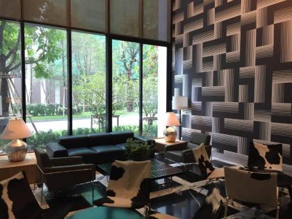 cozy 1brCity Center500mbtsE5Skytop poolGymYoutube - image 22