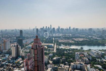 cozy 1brCity Center500mbtsE5Skytop poolGymYoutube - image 24