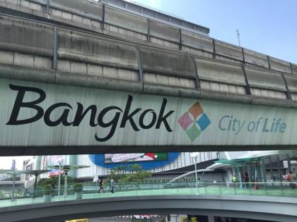 cozy 1brCity Center500mbtsE5Skytop poolGymYoutube - image 27