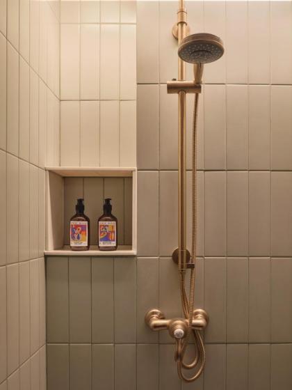 Public House Hotel - Sukhumvit 31 - image 29
