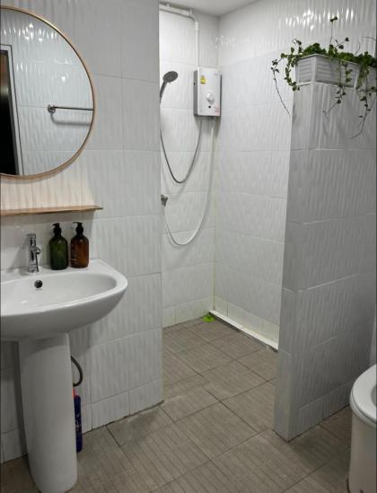 34 Independent courtyard garden-style container homestay near MRT - image 24